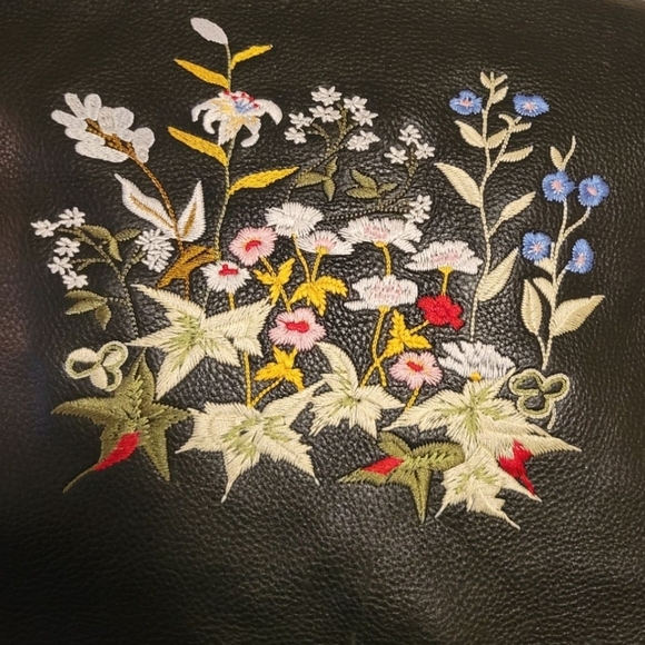 AmeriLeather Floral Embroidered Leather Hobo Tote Pockets Carry On Travel Bag - Picture 2 of 11